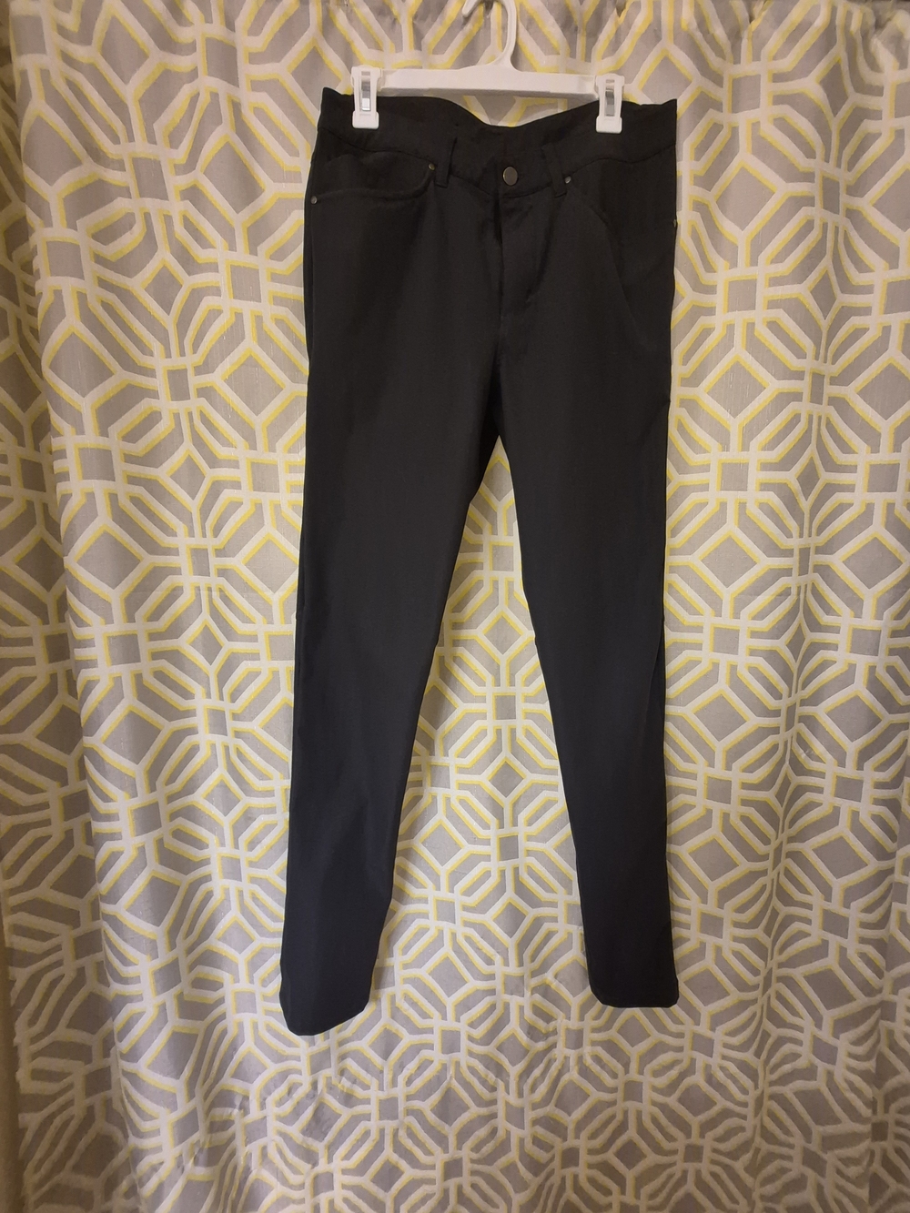 lululemon athletica Men's Skinny Pants — Black